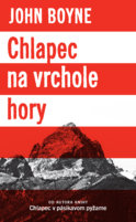 Chlapec na vrchole hory MV